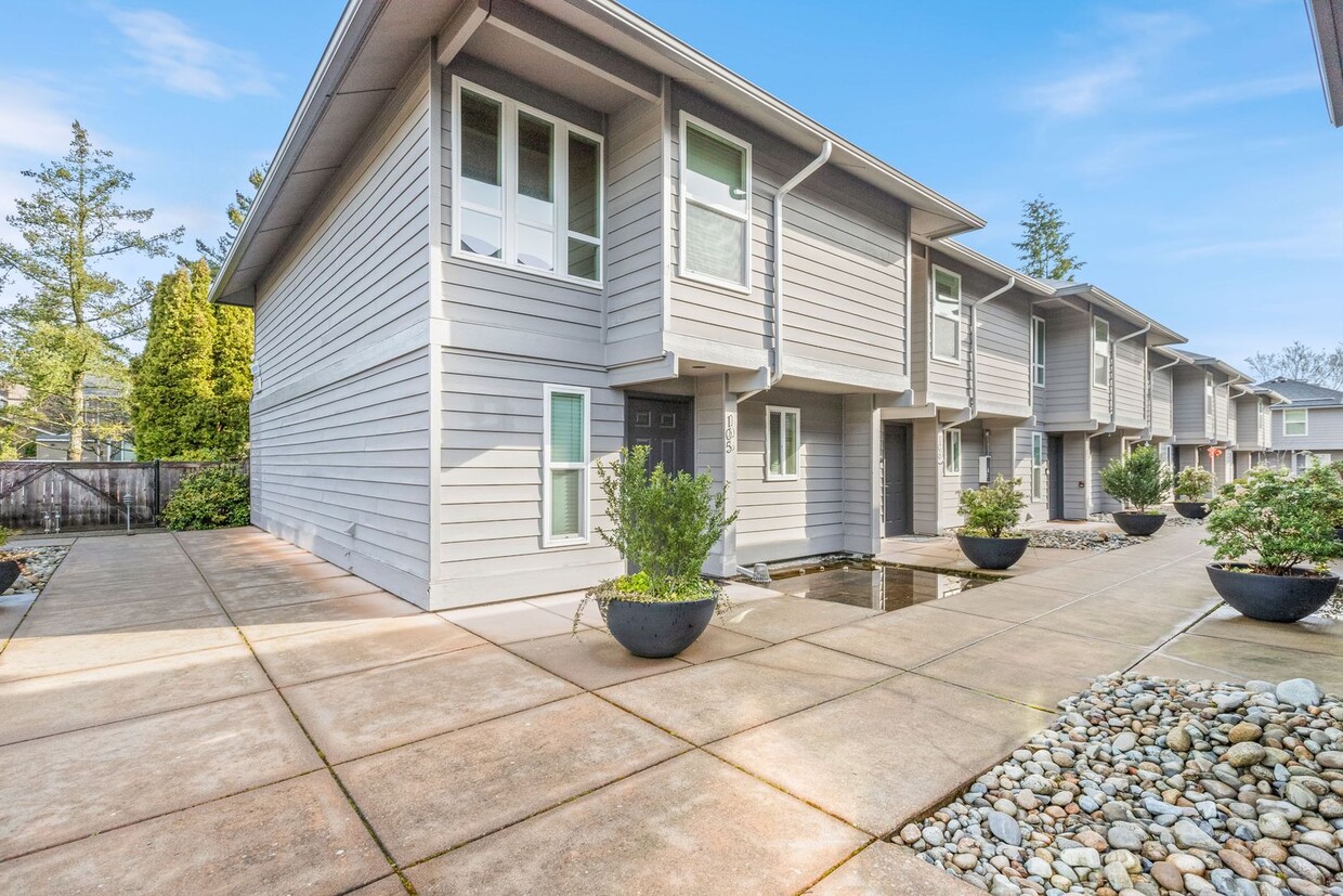 Foto principal - 2Bd/2.5Ba Bellevue Townhouse