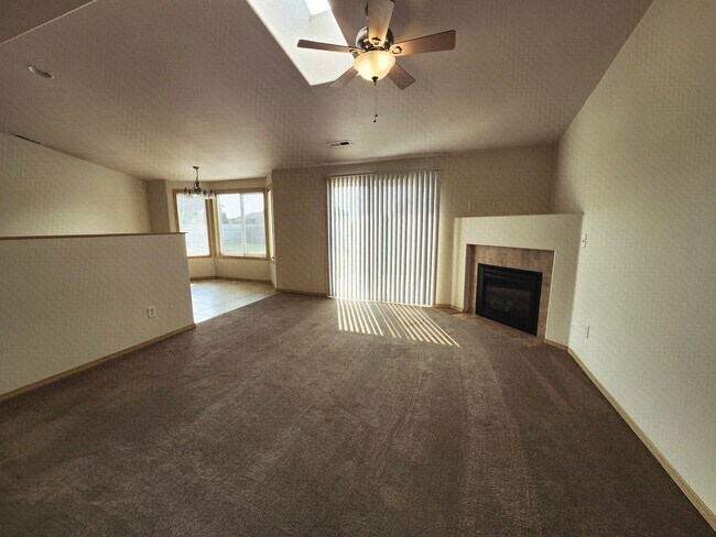 Foto del edificio - 5822 Austin Ct