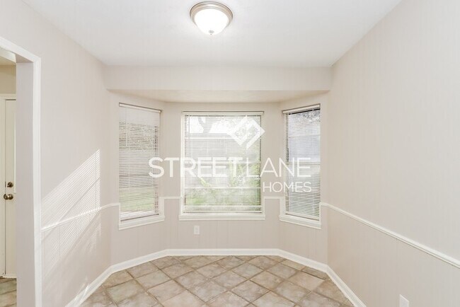 Building Photo - REDUCED!