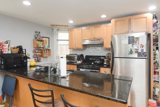 Foto del edificio - 1741 W Melrose St