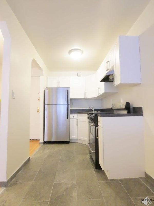 Building Photo - 422 E 76th St