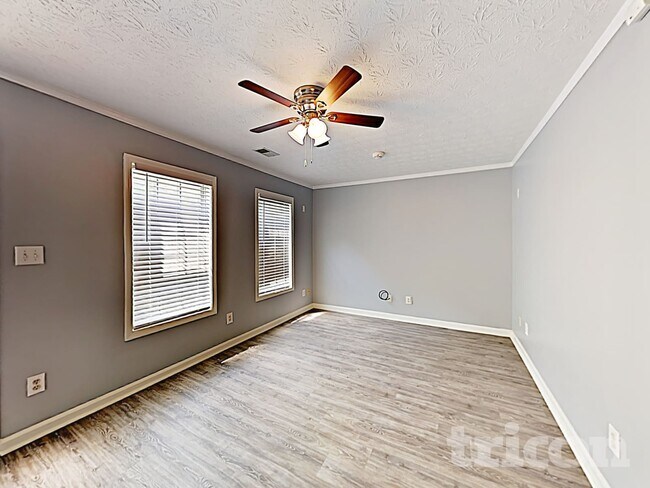 Building Photo - 726 Westbury Dr