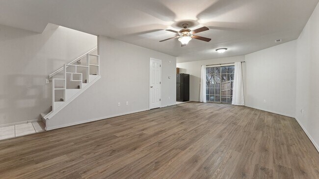 Building Photo - "Cozy 2-Bedroom Duplex Retreat on East Dra...