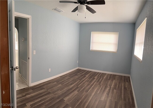 Building Photo - 1171 Laurel Dr