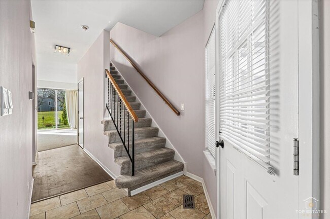 Building Photo - 1260 Cranbrook Dr