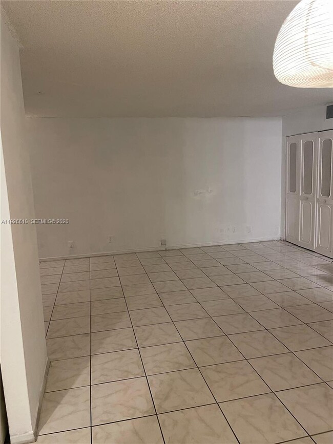 Foto del edificio - 17021 N Bay Rd