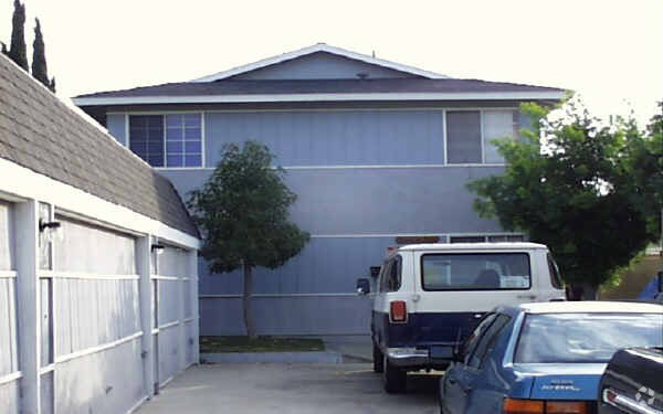 Building Photo - 6062 Fullerton Ave