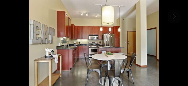 Foto del edificio - 2650 University Ave W