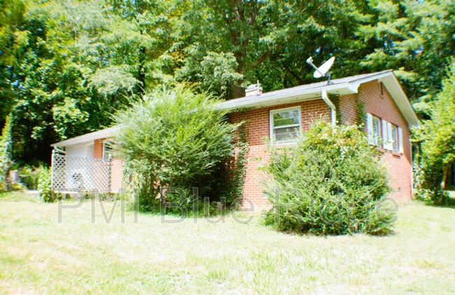 Building Photo - 707 Rhodes Park Dr