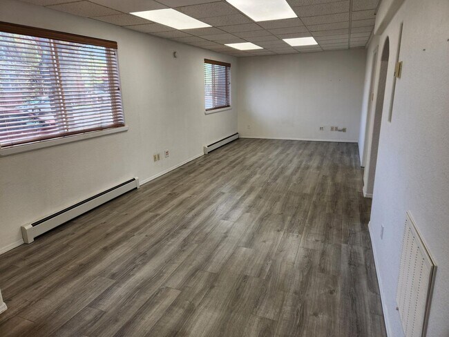 Building Photo - 521