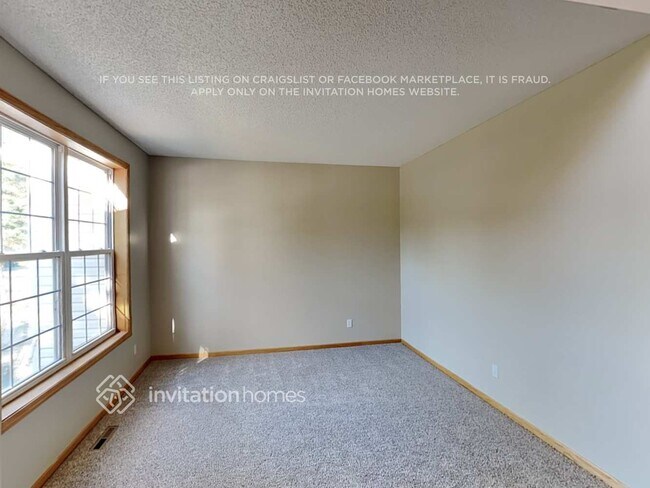 Foto del edificio - 2720 Autumn Woods Dr