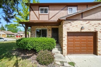 Building Photo - 5 Keene Dr