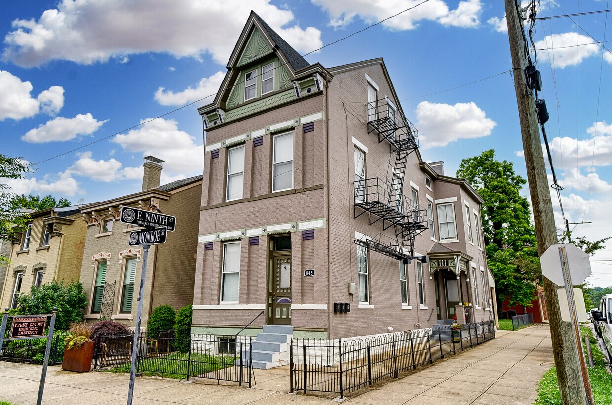 Primary Photo - 845 Monroe St