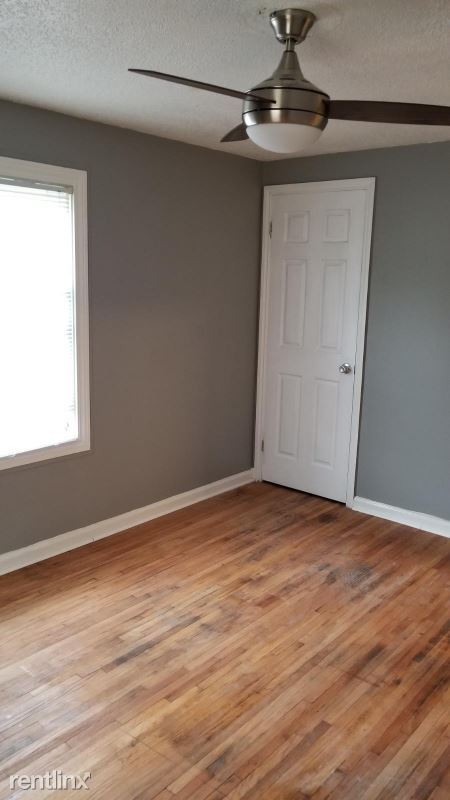 Building Photo - 2 br, 1 bath Townhome - 9356 Evergreen Ave