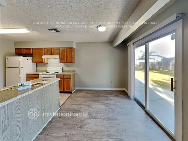 Foto del edificio - 7469 Sweet Rose Ln