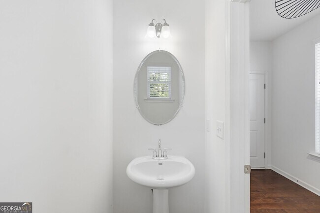 Foto del edificio - 586 Morrow Ln