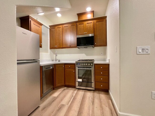 Building Photo - 1 Bedroom, 1 Bath Condo Convenient Napa Location