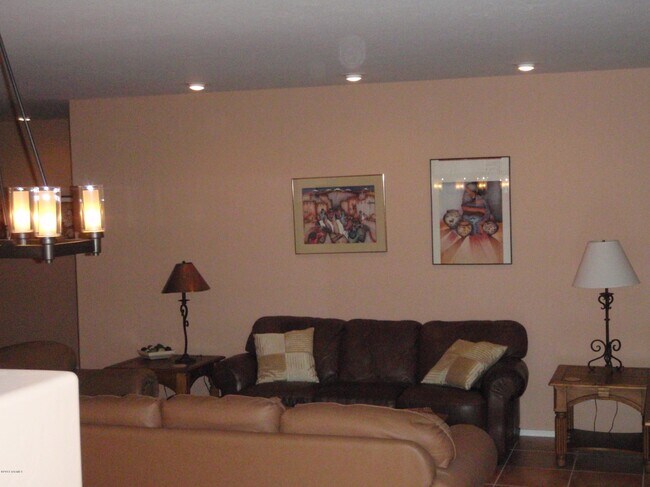 Building Photo - 39179 S Lake Crest Dr