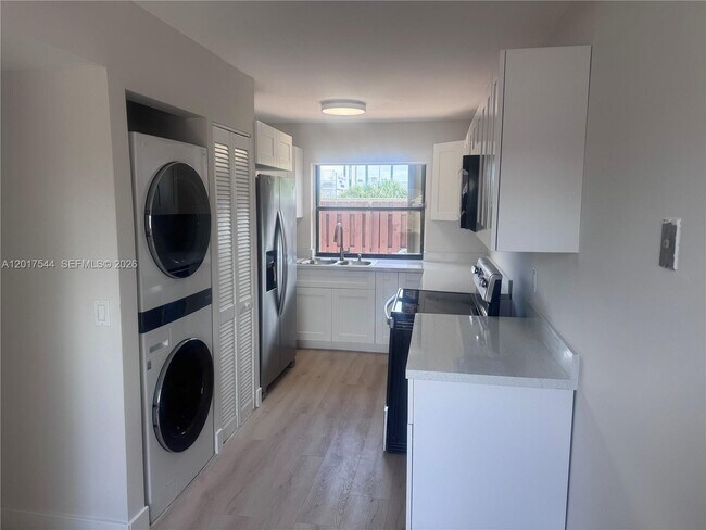 Foto del edificio - 6532 NW 170th Terrace