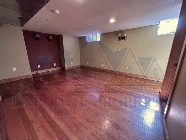 Building Photo - 916 Grand Ave