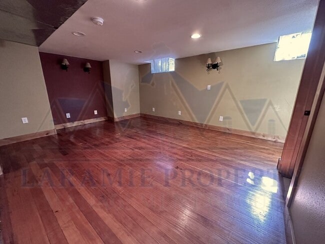 Building Photo - 916 Grand Ave