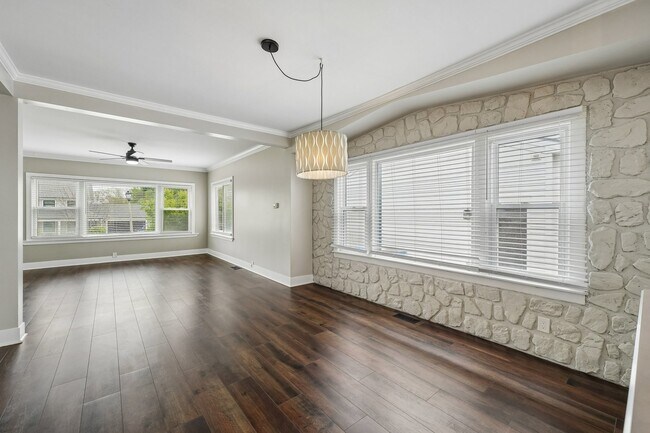 Foto del edificio - 272 N Willow Rd