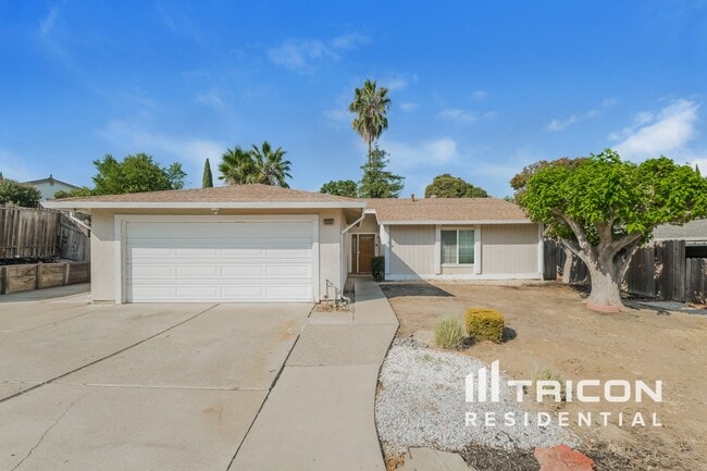 Building Photo - 3608 Fairbanks Way