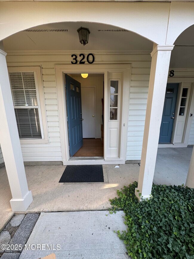 Foto del edificio - 320 Tulip Ln