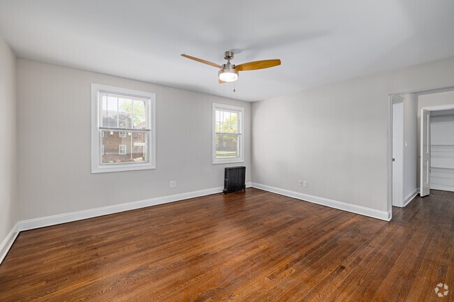2BR, 1BA - 661SF - Living Room - Styertowne Apartments