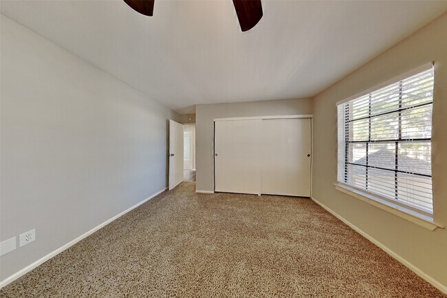 Foto del edificio - 15803 Maple Manor Dr