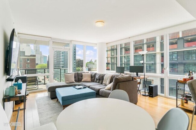 Foto del edificio - Luxury Sophisticated One Bed in Up and Com...