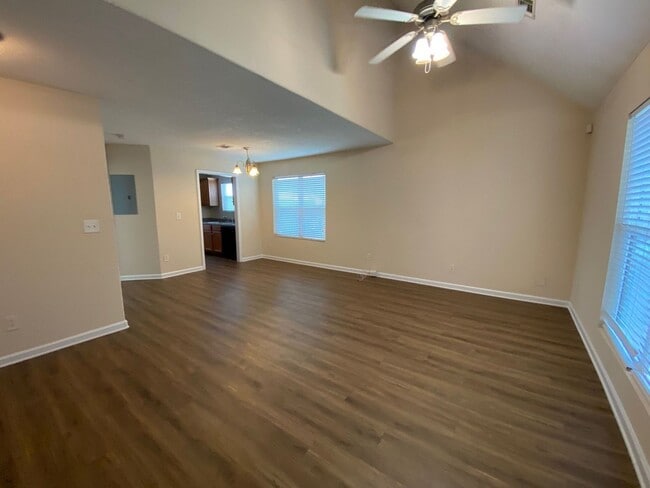 Foto del edificio - BRIDGEWATER HOME - PRE-LEASING FOR AUGUST ...