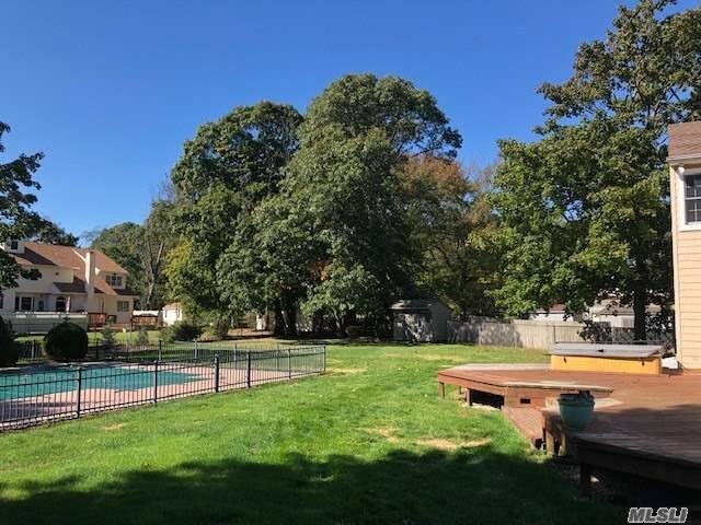 Foto del edificio - 324 Great River Rd