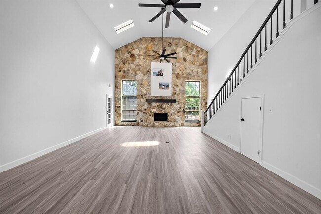 Building Photo - 18122 Memorial Estates Dr
