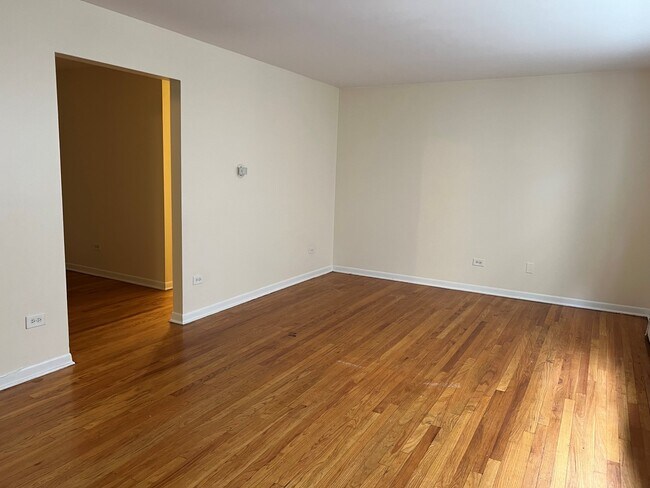 Foto del edificio - 7542 N Oakley Ave