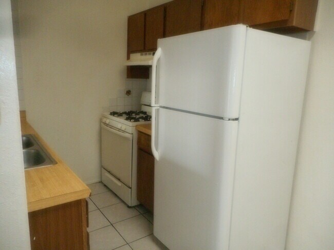 Building Photo - 618 White Cliffs Dr