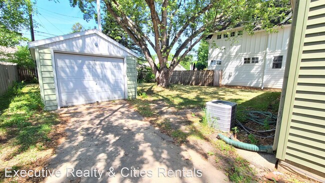 Building Photo - 5 br, 2 bath House - 6036 Kellogg Ave
