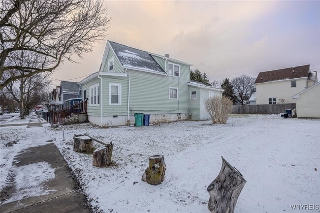 Building Photo - 68 Sirret St