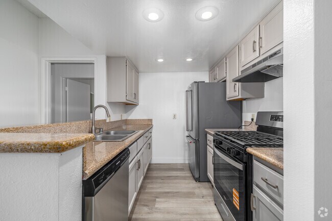 2 habitaciones, 2 baños - 1050 pies cuadrados - Cocina - 14400 Dickens St