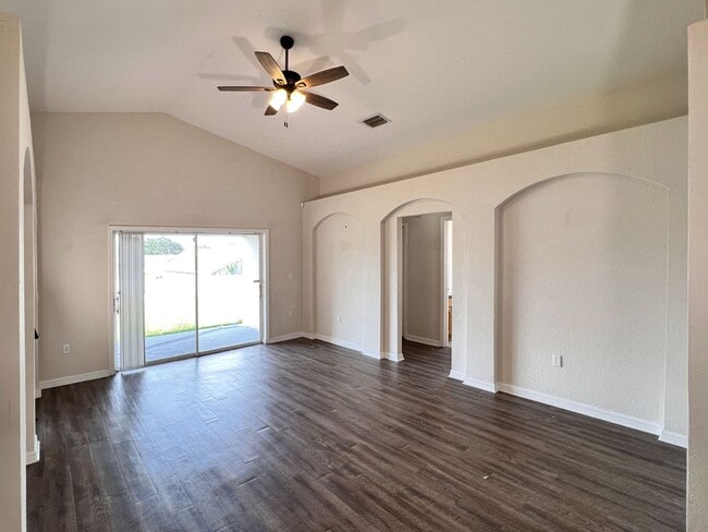 Foto del edificio - Spacious Three-Bedroom Home in Savannah Estates
