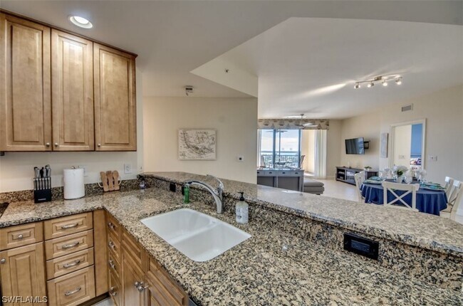Foto del edificio - 5793 Cape Harbour Dr