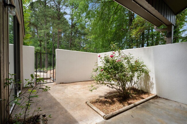 Foto del edificio - Charming Chapel Hill Home Near UNC & Duke with First Floor Bedroom Ready NOW