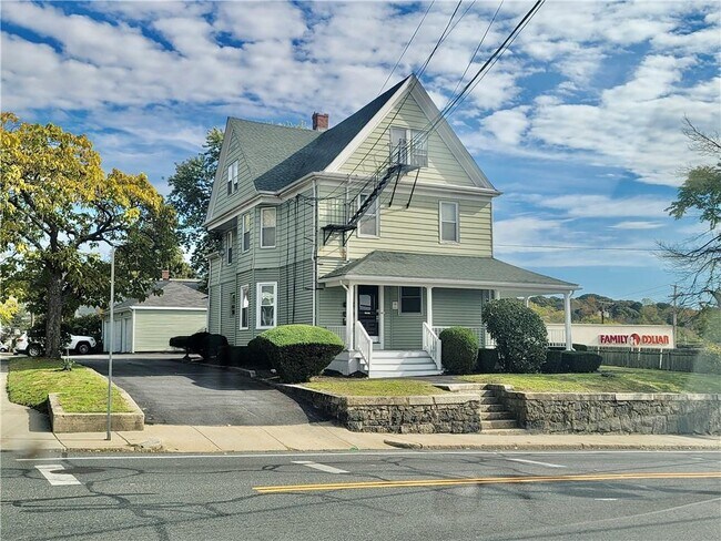 Foto del edificio - 17 Fruit Hill Ave