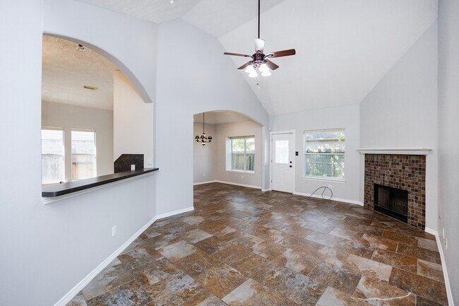 Foto del edificio - 19423 Arbor Pines Ln