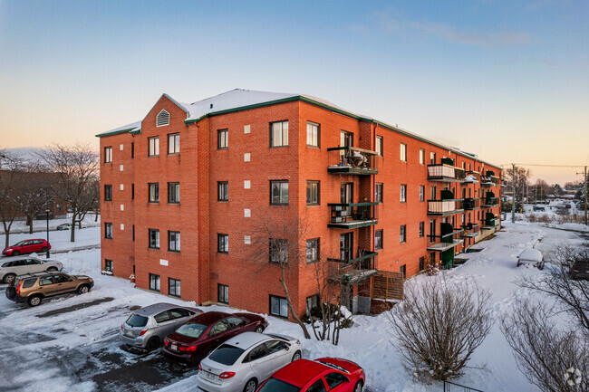 Building Photo - Mary-Elizabeth Noonan 30