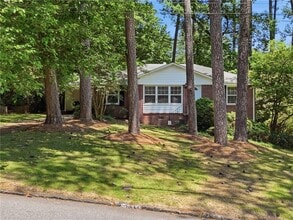 Building Photo - 1111 N Valley Dr