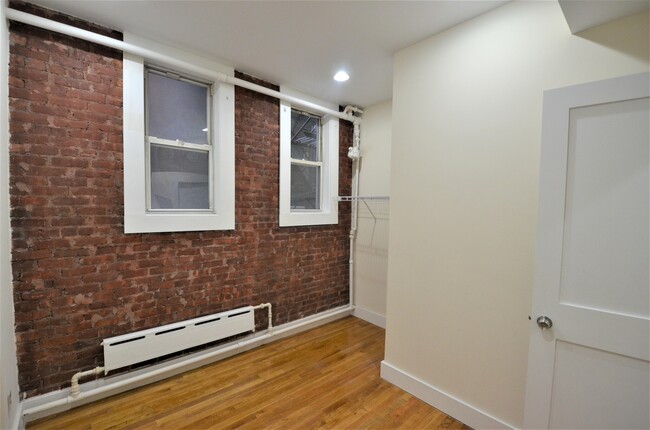 Building Photo - 109 Peterborough St