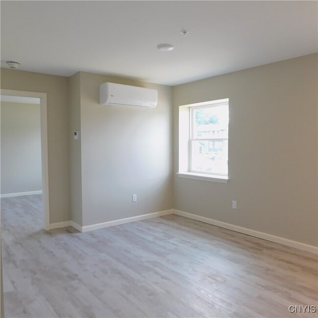 Building Photo - 413 S Main St