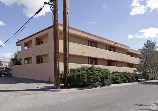 Building Photo - Hacienda Del Sol