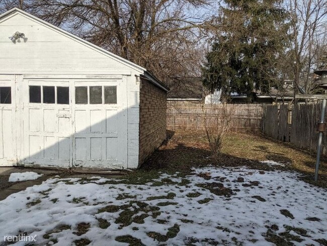 Building Photo - 3 br, 1 bath House - 2408 Davenport Ave